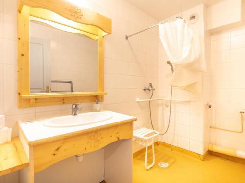 Bathroom, Les Grizzlis - 22 - Appart montagne PMR - 4 pers in Saint-Jean-de-Maurienne Bathroom, Les Grizzlis - 22 - Appart montagne PMR - 4 pers in Saint-Jean-de-Maurienne
