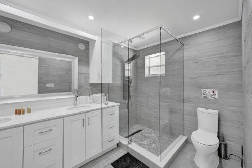 Luxurious Villa with Pool in Emerald Hills Luxurious Villa with Pool in Emerald Hills