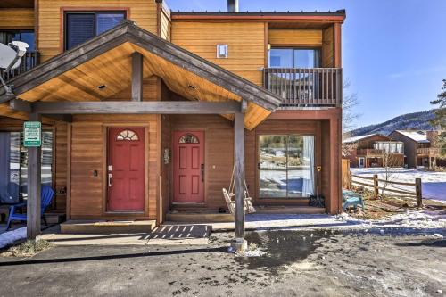 Chic Condo with Fireplace Walk to Main Street! in 福雷斯科 (CO) Chic Condo with Fireplace Walk to Main Street! in 福雷斯科 (CO)