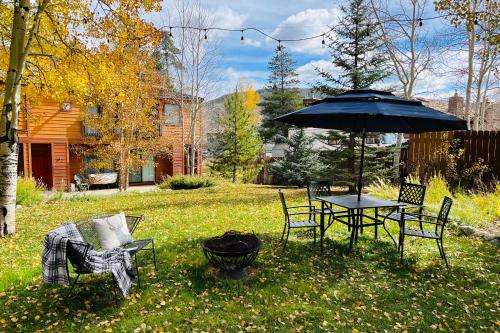 Chic Condo with Fireplace Walk to Main Street! in 福雷斯科 (CO) Chic Condo with Fireplace Walk to Main Street! in 福雷斯科 (CO)