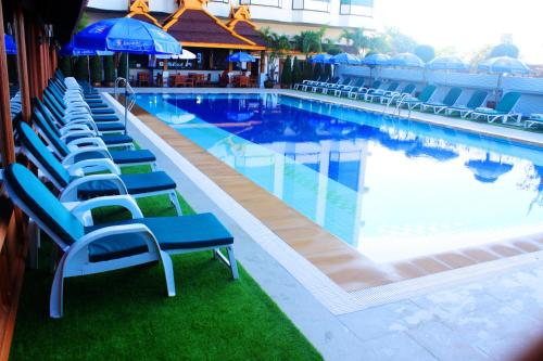 Swimming pool, Empress Hotel in Chang Khlan Swimming pool, Empress Hotel in Chang Khlan