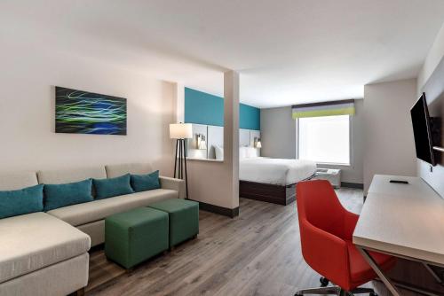 Comfort Suites Colorado Springs East - Medical Center Area in นอร์ธ อีสต์ โคโลราโด สปริง Comfort Suites Colorado Springs East - Medical Center Area in นอร์ธ อีสต์ โคโลราโด สปริง
