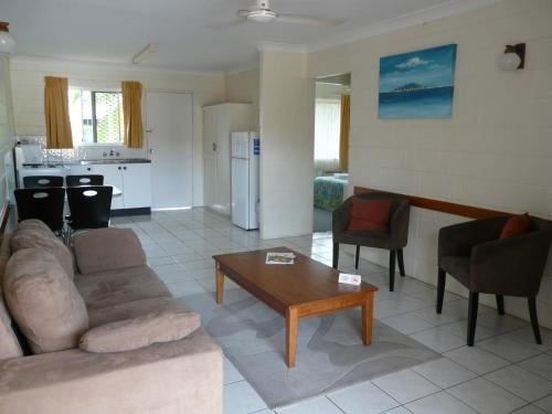 Oasis Inn Apartments in Cairns Oasis Inn Apartments in Cairns