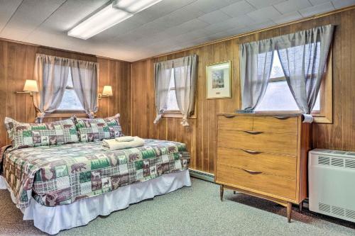 Номер, Cozy New Hampshire Cottage with Deck! in Шугар Хилл (Нью-Хэмпшир) Номер, Cozy New Hampshire Cottage with Deck! in Шугар Хилл (Нью-Хэмпшир)
