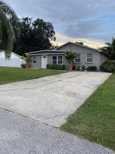 Cozy Home in a Golf kart neighborhood and private pool in Palm Harbor (FL) Cozy Home in a Golf kart neighborhood and private pool in Palm Harbor (FL)