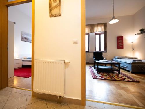 Good Vibes 2 Room Home at GOZSDU Passage