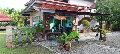 Red Coral Villa near Teluk Yu Beach Red Coral Villa near Teluk Yu Beach