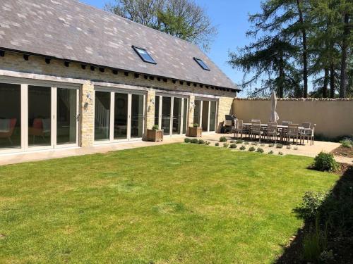 Jardín, Stone Barn, contemporary barn conversion in Pilley Jardín, Stone Barn, contemporary barn conversion in Pilley