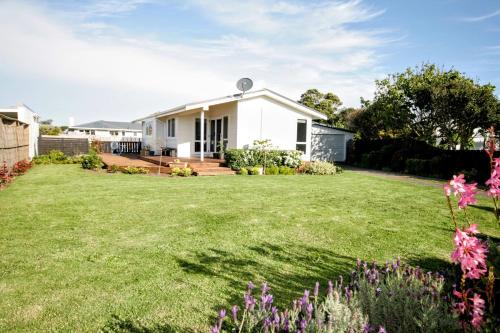 Exterior view, Opunake Break - Opunake Holiday Home in Opunake Exterior view, Opunake Break - Opunake Holiday Home in Opunake