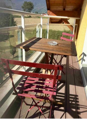 Balcony/terrace, Location Chambres Le Panorama - Aeroport Geneve - Pays de Gex in Segny Balcony/terrace, Location Chambres Le Panorama - Aeroport Geneve - Pays de Gex in Segny