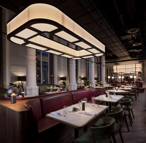 Étterem, Radisson RED Hotel, Liverpool near Szent György Csarnok Étterem, Radisson RED Hotel, Liverpool near Szent György Csarnok