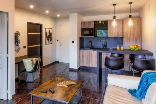 주방, Le Jardin de Babylone Résidence Festive & Naturiste "réservé aux couples uniquement" (Le Jardin de Babylone Residence Festive & Naturiste "reserve aux couples uniquement") in 아그드 주방, Le Jardin de Babylone Résidence Festive & Naturiste "réservé aux couples uniquement" (Le Jardin de Babylone Residence Festive & Naturiste "reserve aux couples uniquement") in 아그드