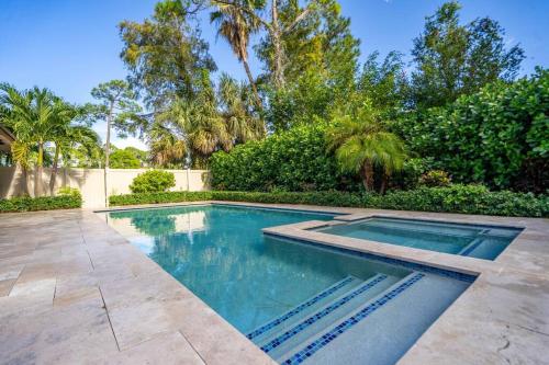 Entire Residential Home With Luxury Pool and Spa in Wellington (FL) Entire Residential Home With Luxury Pool and Spa in Wellington (FL)