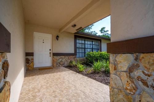 Entire Residential Home With Luxury Pool and Spa in Wellington (FL) Entire Residential Home With Luxury Pool and Spa in Wellington (FL)