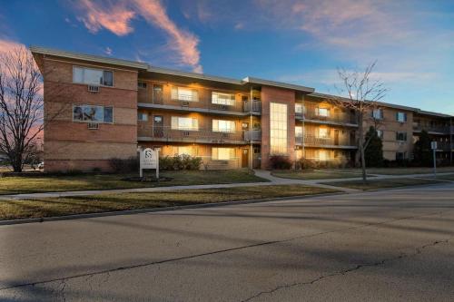 Charming 1BR Apartment in Arlington Heights - Salem 5C in Arlington Heights (IL) Charming 1BR Apartment in Arlington Heights - Salem 5C in Arlington Heights (IL)