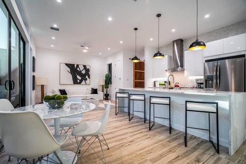 Skyline View Luxury 3 story Townhouse in Cedars Skyline View Luxury 3 story Townhouse in Cedars