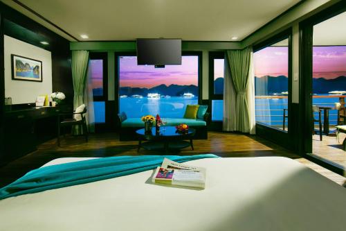 Peony Cruise managed by Big Bay Group in Hạ Long Peony Cruise managed by Big Bay Group in Hạ Long