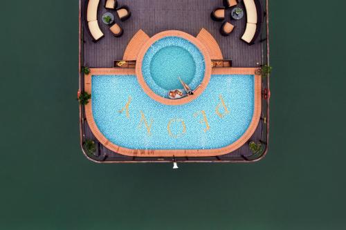 Piscina, Peony Cruise managed by Big Bay Group in Hạ Long Piscina, Peony Cruise managed by Big Bay Group in Hạ Long