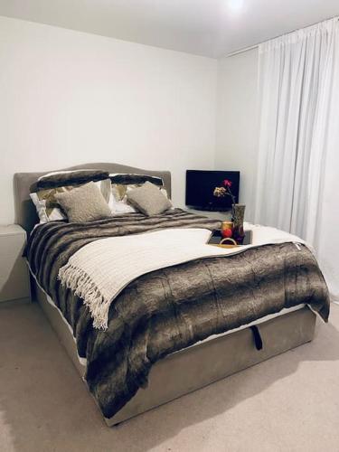 Stunning 1 Bed Luxury Apartment