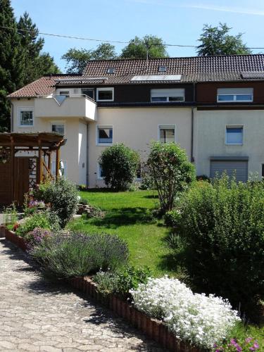 Garden, Ferienwohnung Christine in St. Ingbert Garden, Ferienwohnung Christine in St. Ingbert