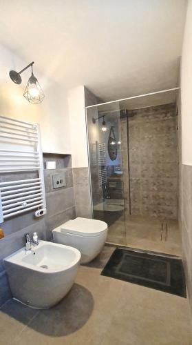 Bathroom, Casa Valle Parco Lambro in Triuggio Bathroom, Casa Valle Parco Lambro in Triuggio