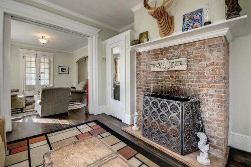 3 - 4 Bdrm Victorian Beach House in Asbury Park (NJ) 3 - 4 Bdrm Victorian Beach House in Asbury Park (NJ)