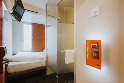 easyHotel Berlin Hackescher Markt near Aquadom&Sea Life easyHotel Berlin Hackescher Markt near Aquadom&Sea Life