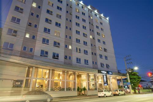 Зовнішній вигляд готелю, Slaviero Blumenau in Блуменау Зовнішній вигляд готелю, Slaviero Blumenau in Блуменау
