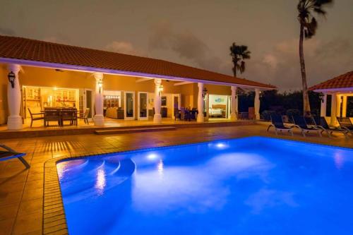 Ocean Front VillaDelMar-Beach Access-Private Pool-10 Guests- in 威利布罗德 Ocean Front VillaDelMar-Beach Access-Private Pool-10 Guests- in 威利布罗德