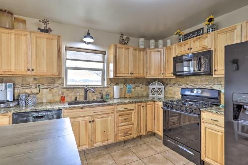 Secluded Cabin with Hot Tub, Game Room and Views! in S Camino Del Rio Secluded Cabin with Hot Tub, Game Room and Views! in S Camino Del Rio