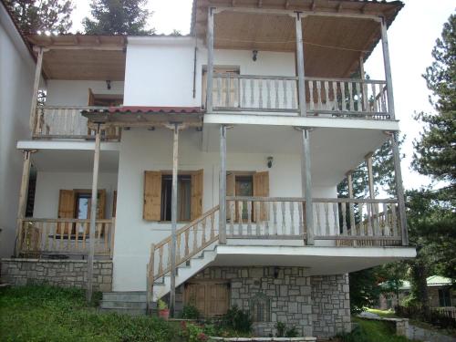 Μεζονέτα στην λίμνη Πλαστήρα (Μεζονετα στην λιμνη Πλαστηρα) in Pezoula Μεζονέτα στην λίμνη Πλαστήρα (Μεζονετα στην λιμνη Πλαστηρα) in Pezoula