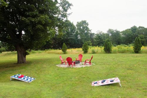 tuin, Farmhouse Broad Brook: Comfort & Charm. in East Windsor tuin, Farmhouse Broad Brook: Comfort & Charm. in East Windsor