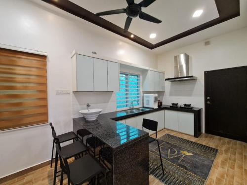 HOMESTAY EPOH MANJOI WITH PRIVATE POOL AND JACUZZI near Birch Emlékmű Toronyóra HOMESTAY EPOH MANJOI WITH PRIVATE POOL AND JACUZZI near Birch Emlékmű Toronyóra