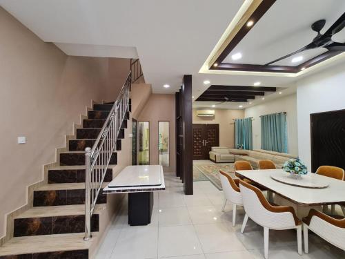 HOMESTAY EPOH MANJOI WITH PRIVATE POOL AND JACUZZI near Birch Emlékmű Toronyóra HOMESTAY EPOH MANJOI WITH PRIVATE POOL AND JACUZZI near Birch Emlékmű Toronyóra