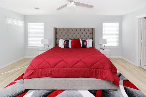 PEERLESS RETREAT - Minutes from Downtown Houston in East Houston PEERLESS RETREAT - Minutes from Downtown Houston in East Houston