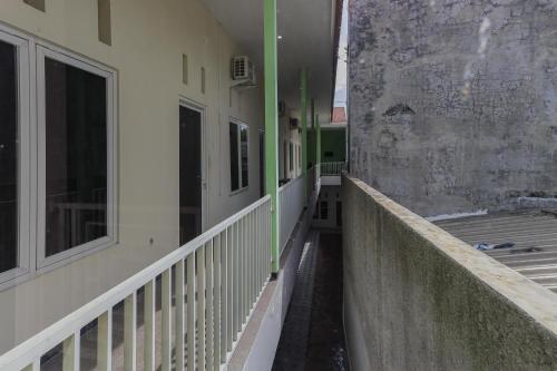 Balcony/terrace, KoolKost Syariah near Alun Alun Sidoarjo in Sidoarjo Balcony/terrace, KoolKost Syariah near Alun Alun Sidoarjo in Sidoarjo