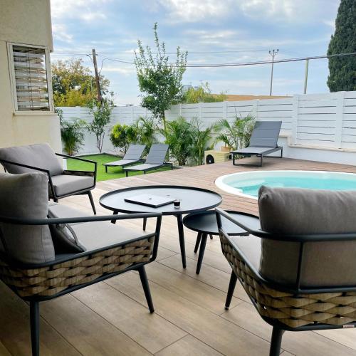 Terraza/balcón, Lux & Comfy ~ Pool ~ Queen Beds in South Tel Alviv Terraza/balcón, Lux & Comfy ~ Pool ~ Queen Beds in South Tel Alviv