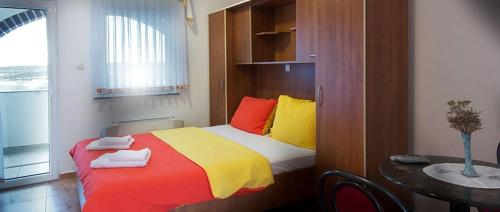 Studio apartment in Novalja with sea view, terrace, air conditioning, WiFi 3565-7 in คาสกา Studio apartment in Novalja with sea view, terrace, air conditioning, WiFi 3565-7 in คาสกา