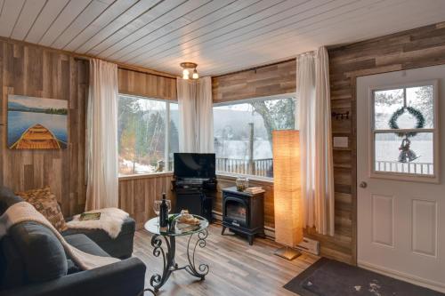 Létesítmények, Alison A Romantic Getaway With Private Hot Tub in Lac-Saguay (QC) Létesítmények, Alison A Romantic Getaway With Private Hot Tub in Lac-Saguay (QC)