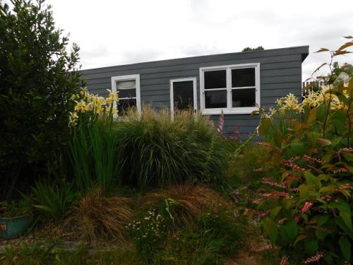 Garden, The Gardener's Cottage on Warrentinna in Prospect Vale Garden, The Gardener's Cottage on Warrentinna in Prospect Vale