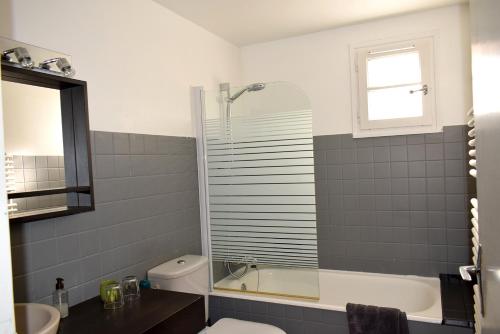 Bathroom, Appartement Le 510 in Moutiers Bathroom, Appartement Le 510 in Moutiers