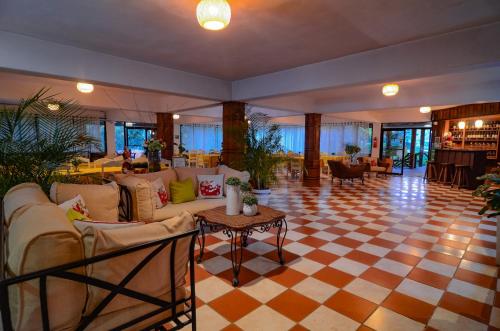 ห้องอาหาร, Hotel Rancho Constanza & Cabañas de la Montaña (Hotel Rancho Constanza & Cabanas de la Montana) in กอนสตันซา ห้องอาหาร, Hotel Rancho Constanza & Cabañas de la Montaña (Hotel Rancho Constanza & Cabanas de la Montana) in กอนสตันซา