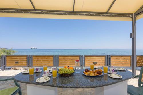 شرفة/ تراس, Venetico Beachfront Apartments & Suites - 2 Bedroom Sea View Suite in Argassi شرفة/ تراس, Venetico Beachfront Apartments & Suites - 2 Bedroom Sea View Suite in Argassi