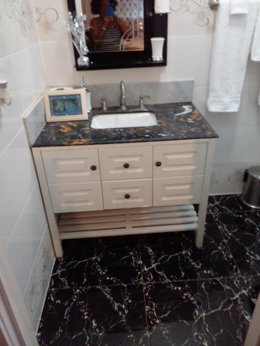 Bathroom, LEO VILLA in Old Harbour Bathroom, LEO VILLA in Old Harbour
