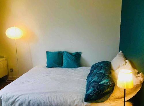 20 min OrlyAirport chambre paisible avec vue sur le jardin in Viry-Chatillon 20 min OrlyAirport chambre paisible avec vue sur le jardin in Viry-Chatillon
