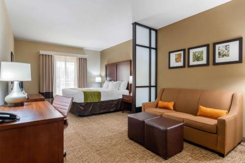 Comfort Inn & Suites in Griffin (GA) Comfort Inn & Suites in Griffin (GA)