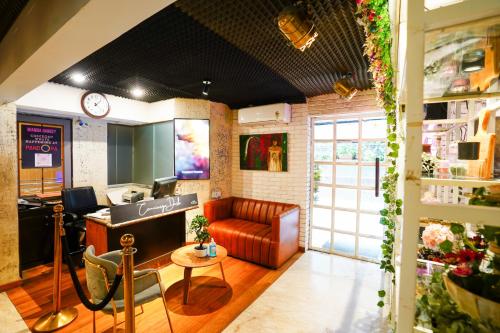 Restaurant, Bloom Boutique - Bandra in Bombai Restaurant, Bloom Boutique - Bandra in Bombai