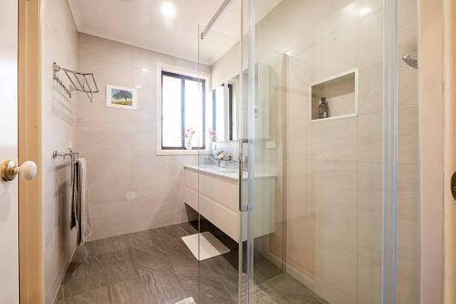Magnificent Eltham House with stunning view in Eltham Magnificent Eltham House with stunning view in Eltham