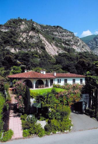 vhod, 2x spalnica 40 kv. m., 1x zasebna kopalnica Apartma v Tegna (Camera famigliare ) in Tegna vhod, 2x spalnica 40 kv. m., 1x zasebna kopalnica Apartma v Tegna (Camera famigliare ) in Tegna