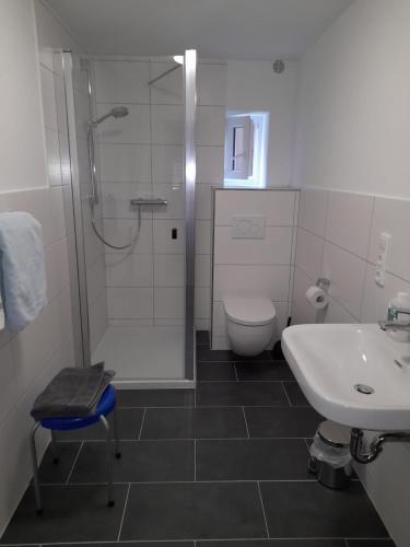 Bathroom, Ferienwohnung Deuerling in Steinwiesen Bathroom, Ferienwohnung Deuerling in Steinwiesen